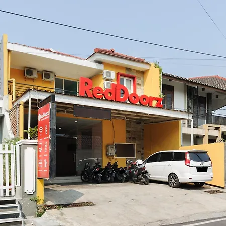 Reddoorz near Universitas Widyagama Malang 2-2